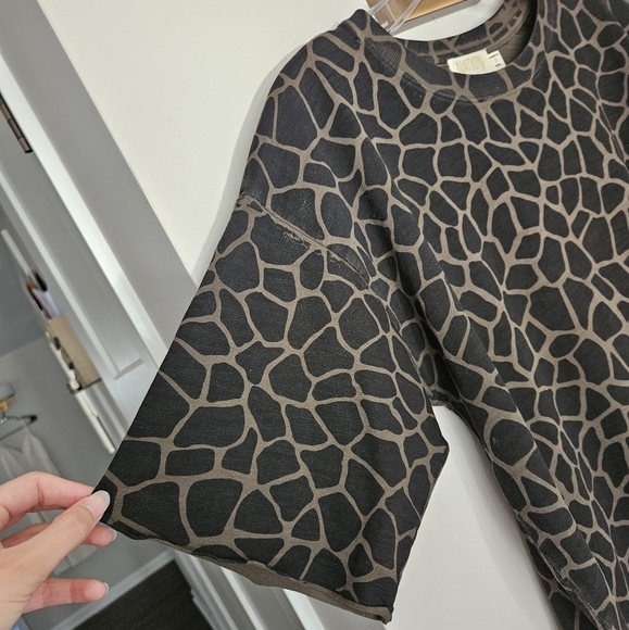 Nation LTD Green Black Giraffe Print Crewneck Short Sleeve Top Size Small - Picture 5 of 9